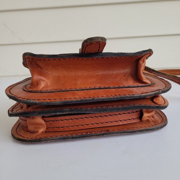 Vintage Handmade Thick brown leather crossbody saddle bag with embossed horse - Picture 6 of 9